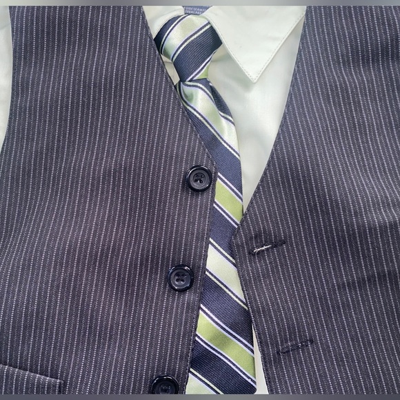 Perry Ellis Portfolio 4 Piece Suit Size 3T - Picture 5 of 5